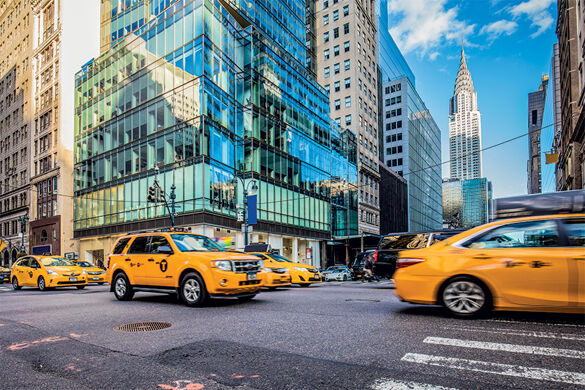 (Image)-image-1-Taxis-jaunes-sur-une-rue-animee-a-New-York-58-it-671472124.jpg - Photo