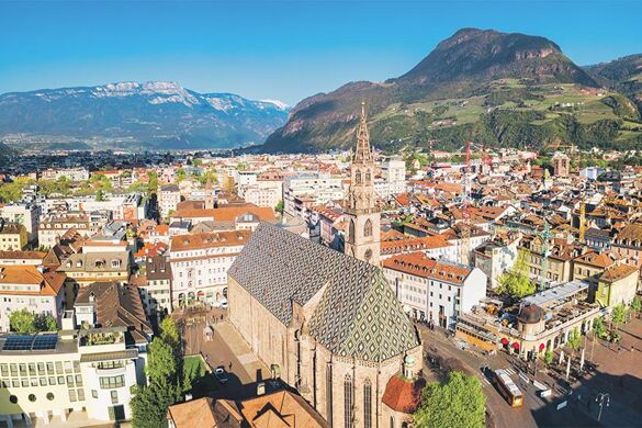 (Image)-image-Italie-Bolzano-Vue-aerienne-de-la-cathedrale-it_1322202555 - Photo