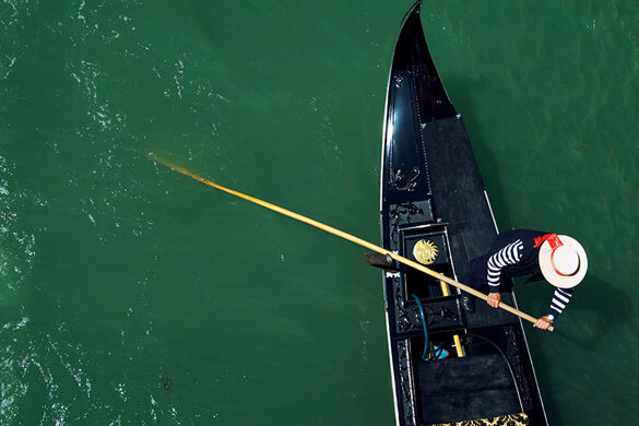 (Image)-image-Italie-Venise-gondolier-as_68816683.jpg - Photo