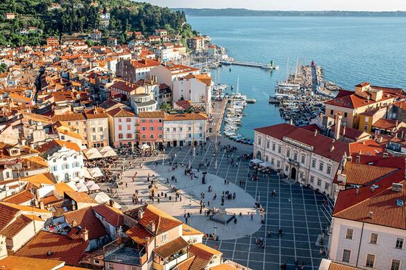 (Image)-image-Slovenie-Piran-Vue-aerienne-de-la-place-Tartini-as_116621186 - Photo