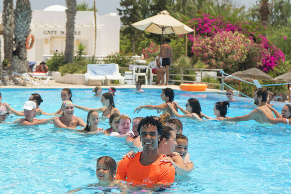 groupe dans piscine - Photo