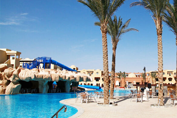 piscine avec palmiers - Photo