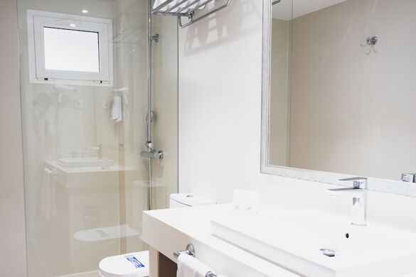 salle de bain avec douche - Photo